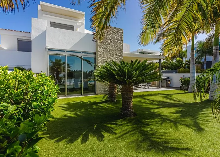 Eleonora, Luxury With Heated Pool Ocean View In Adeje, Tenerife Вілла *